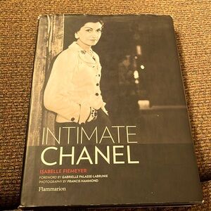 Intimate Chanel Book#